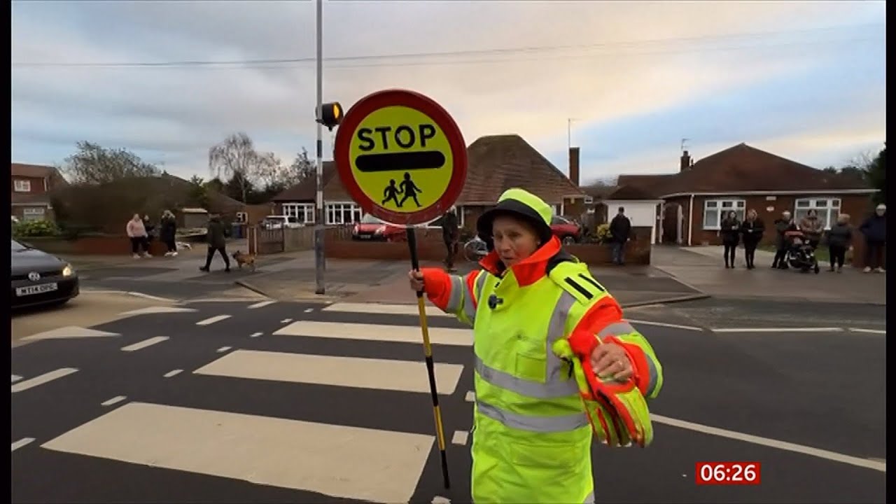 Lollipop lady Brenda, 85, on patrol – rain or shine, retires after 40 years (UK) 18/Jan/2025