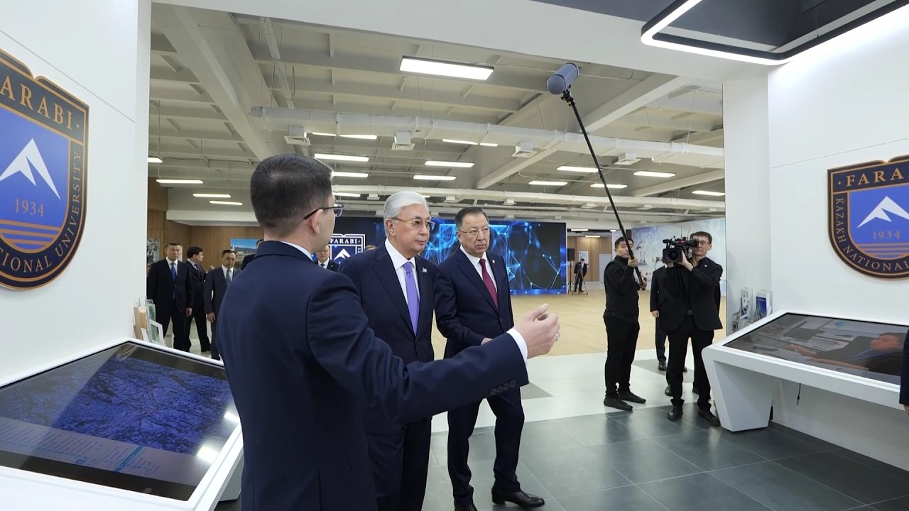 Президент Қазақ ұлттық университетінің ғылыми әлеуетімен танысты