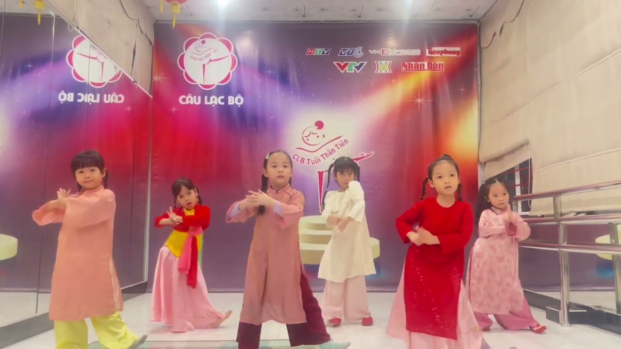 CLB TUỔI THẦN TIÊN - NGÀY XUÂN LONG PHỤNG SUM VẦY