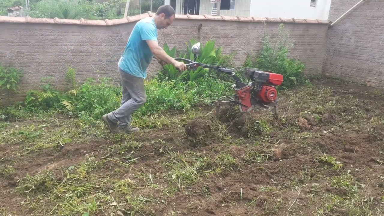 TESTAMOS NOSSA ENXADA ROTATIVA COM O ARADO DE NOSSO TRATORITO 