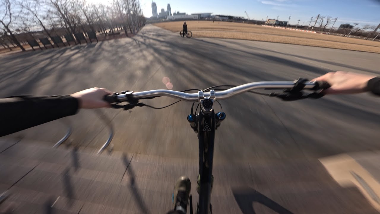 5 minutes of relaxing urban free riding pov in Omaha! (Lots of pedestrians) 