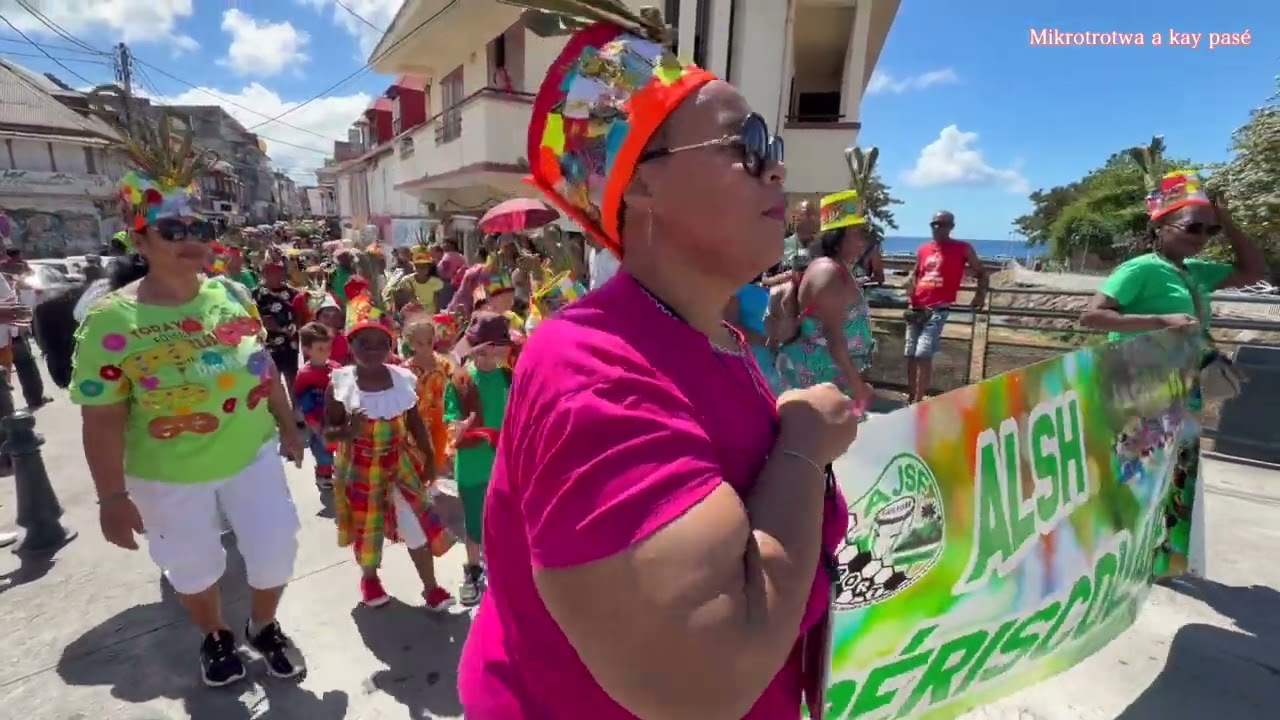 Le défilé des marchandes à Basse - Terre.