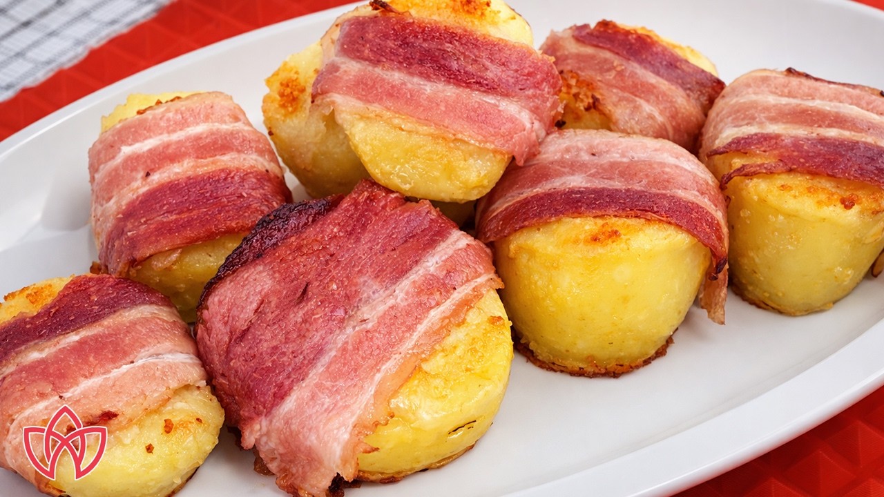 MEDALHÃO DE BATATA COM BACON NO FORNO – Simples, Crocante e VICIA!