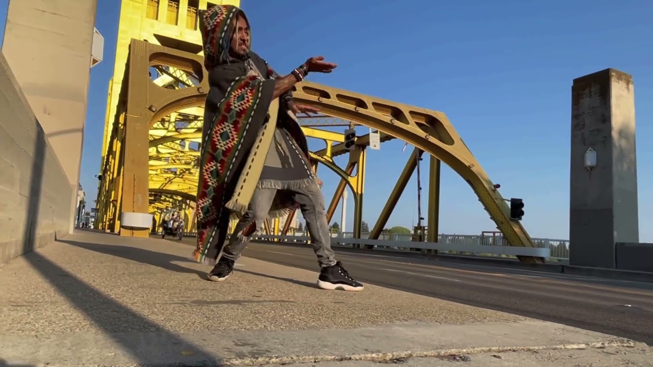 SUPER SKILLS DANCING ON A BRIDGE