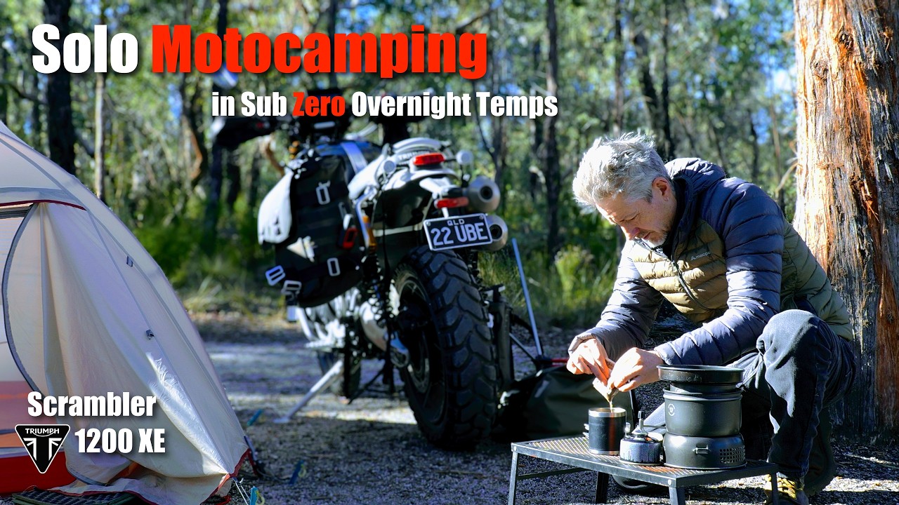 Ognisko i nocny mr&oacute;z | Samotne motocyklowe biwakowanie | ASMR | Triumph Scrambler 1200XE