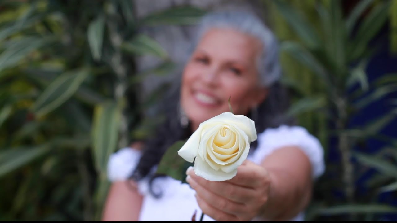 Cultivo una rosa blanca, Marcela Pérez Silva