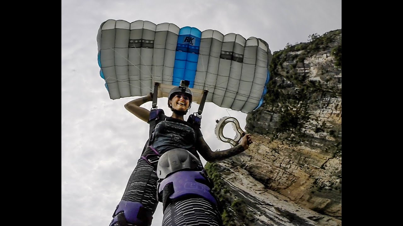 BASE jumping China| Jumping off the glass skywalk yunyang