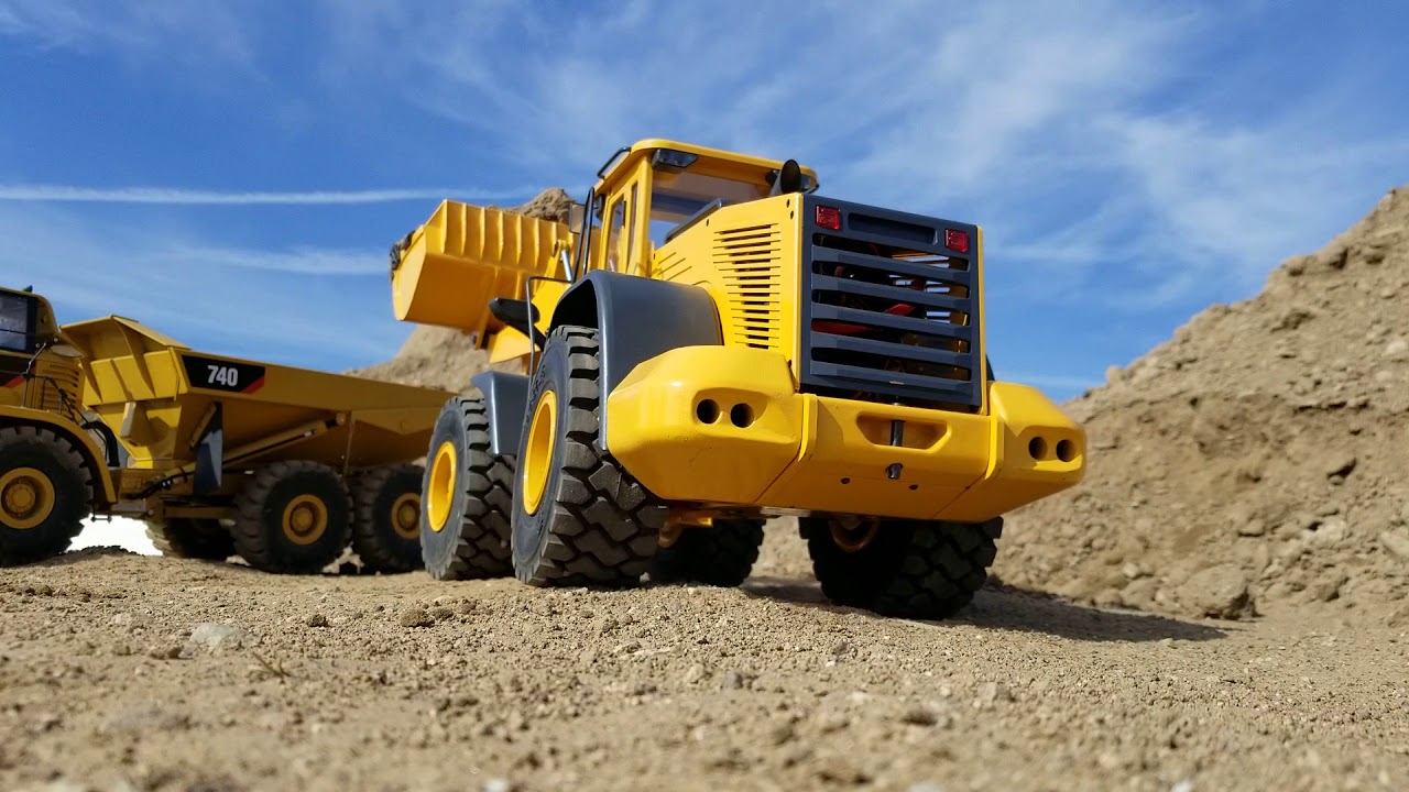 Wedico CAT 740 and RC4WD 870k wheel loader.