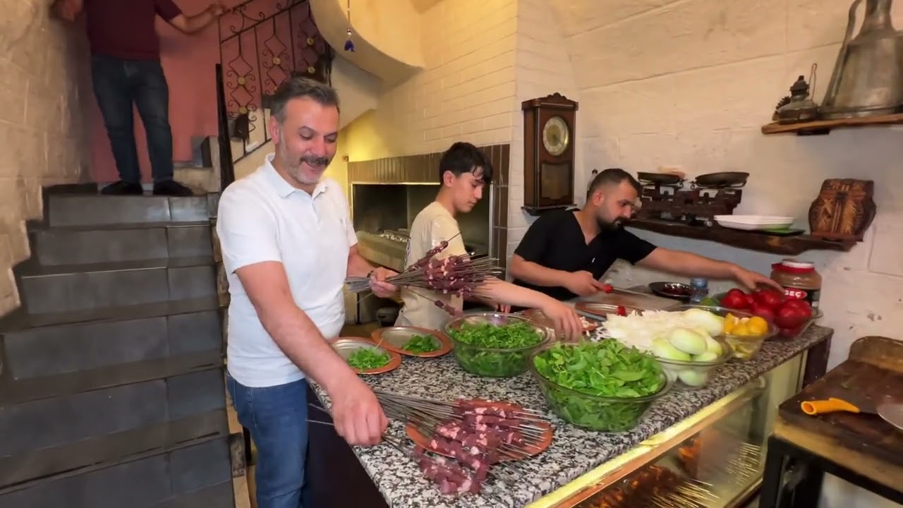 Şanlıurfa Paflar Ciğerde Mustafa Ustamla Kuzu Ciğer Şiş ve Kuzu Zırh Urfa Kebabı Yaptık…😋😋