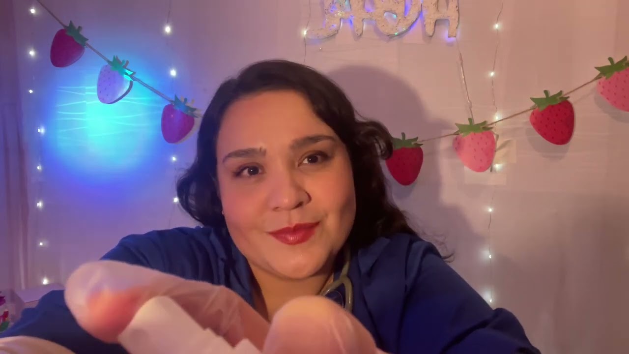 ASMR roleplay en español (calmando el dolor de tu garganta)