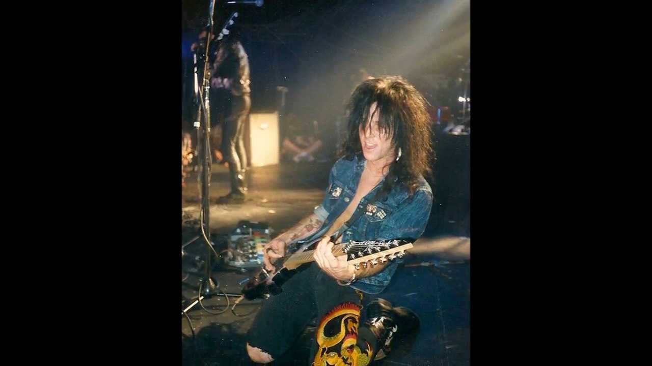 TRACII GUNS - I Still Love You