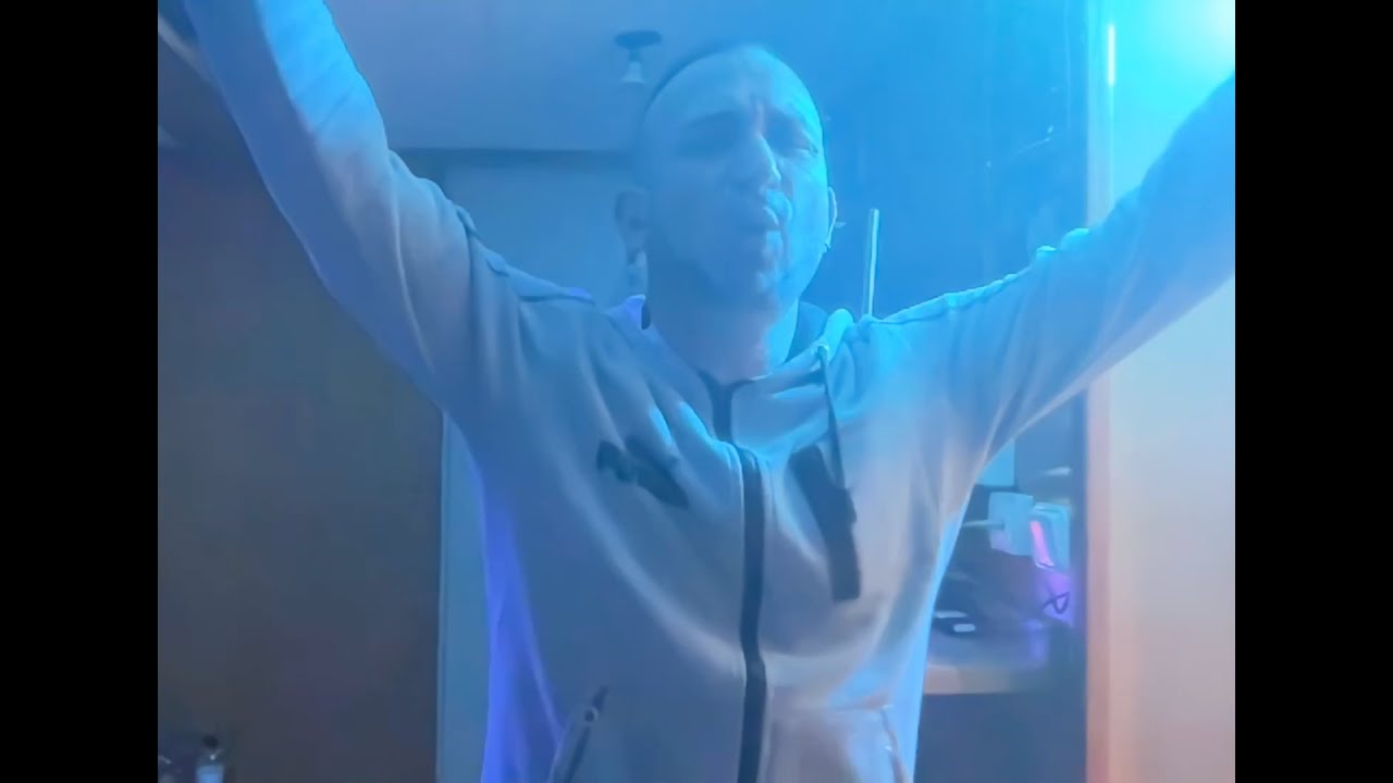 Live Dj Set presentando el último lanzamiento 