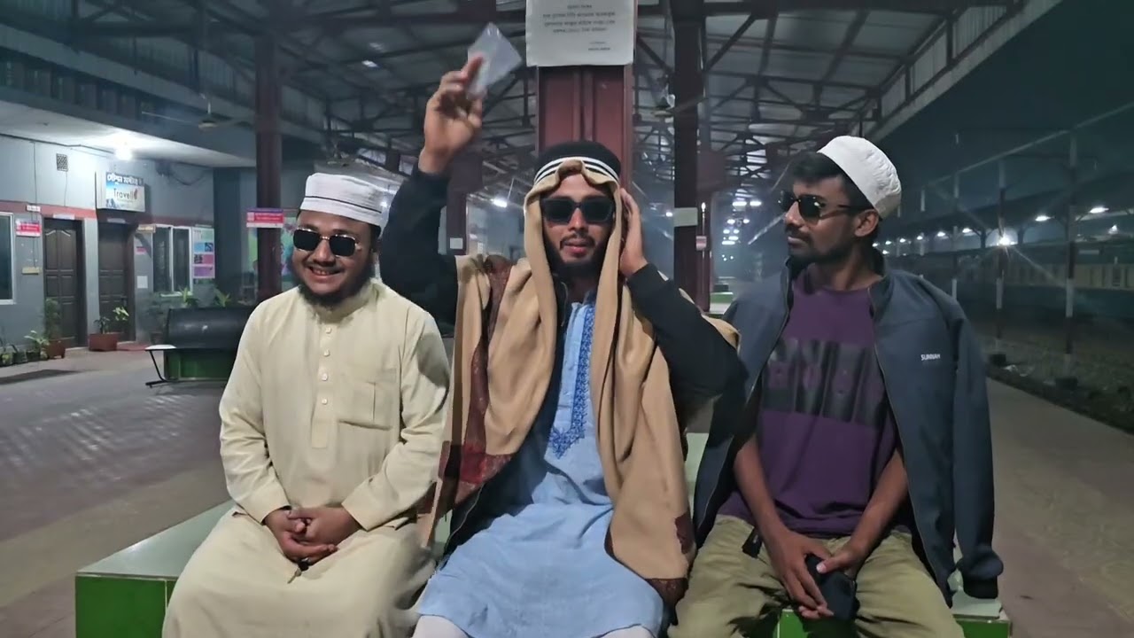 8 March 2026পঞ্চগড় রেল স্টেশনে হঠাৎ করে ওয়াজ শুরু করছে এক বিশাল বক্তা 