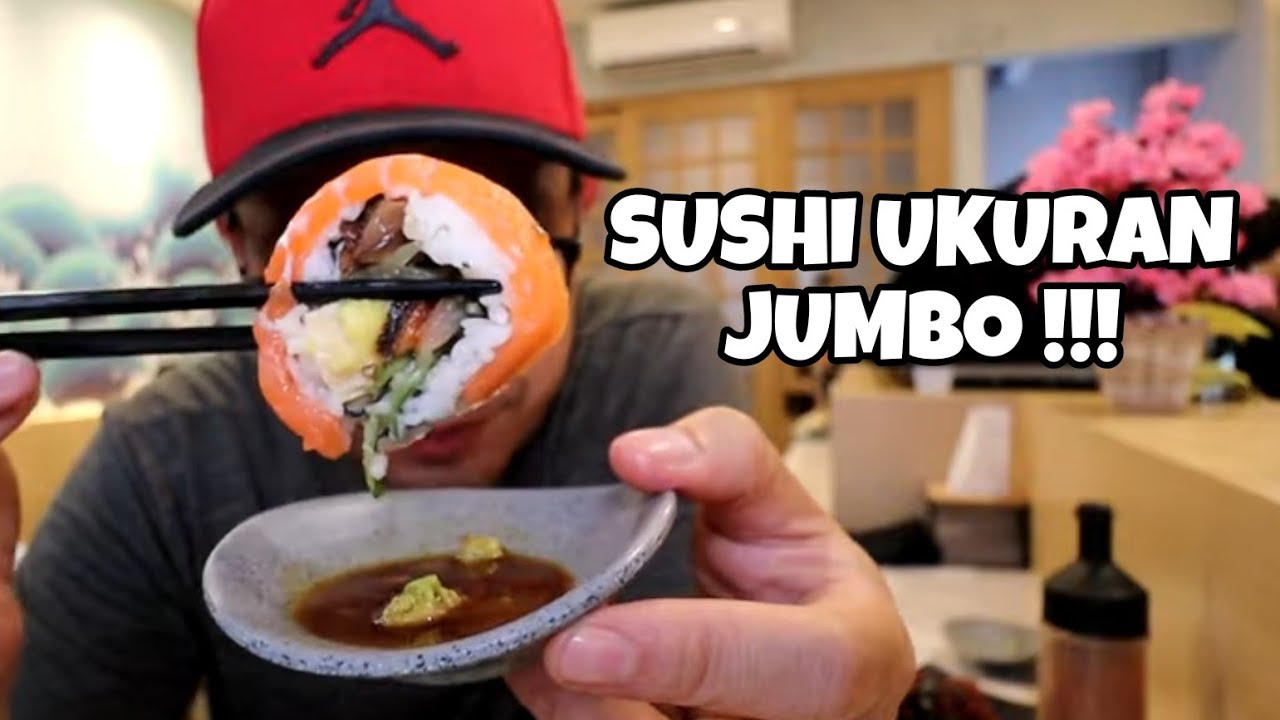MAKAN SUSHI UKURAN JUMBO DI SAMPING BENGKEL BAN !!!