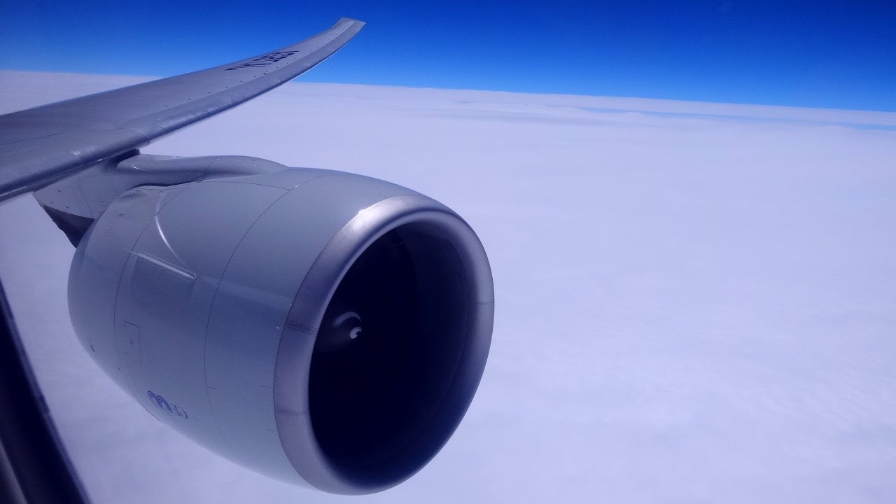 Thai Airways Boeing 777-300ER Business Class Bangkok - Singapore