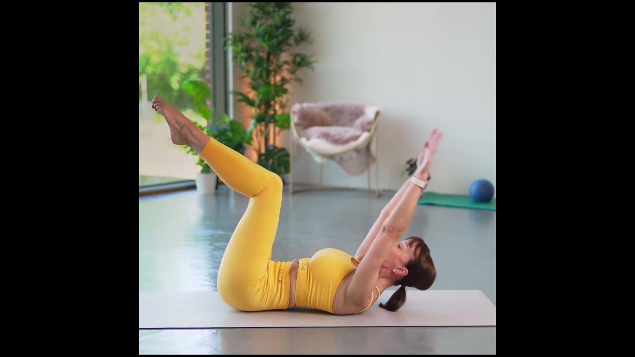 What is the point of the Pilates Hundred Exercise? 🤔 #girlwiththepilatesmat  #pilates