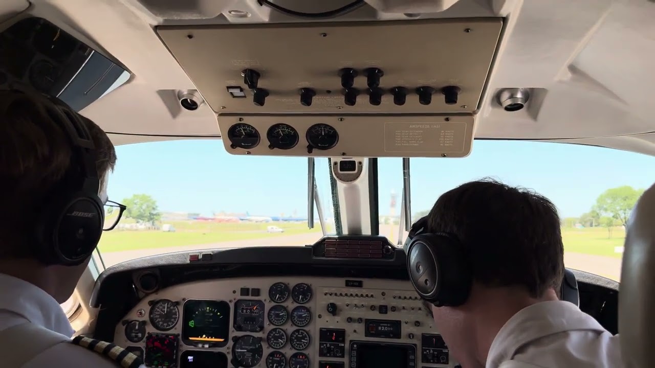 Beechcraft B200 King Air LV-YCS EZE-LJN