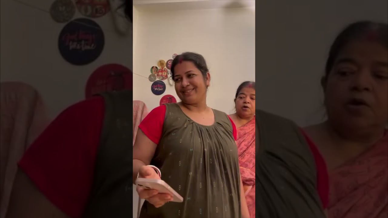 মা আর খুকু দুজনে দেখছে ফেসবুকে কি পরিবর্তন এলো