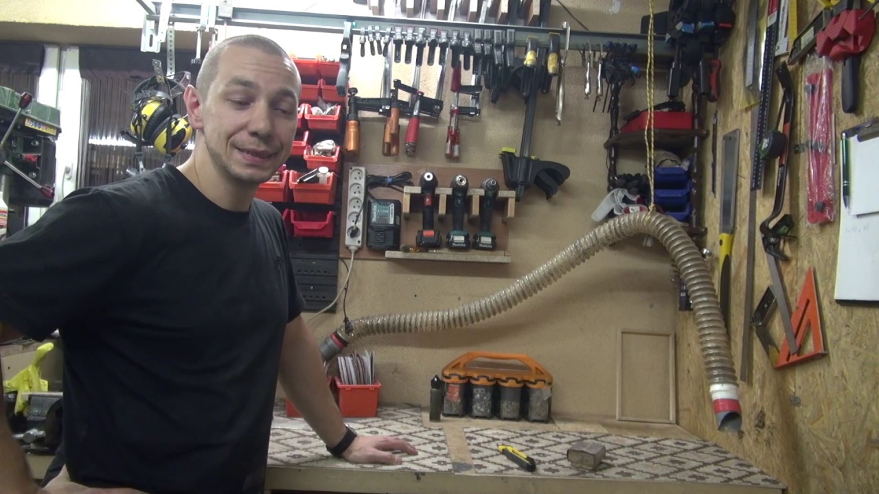 33. Półka, wieszak, stanowisko dla wkrętarek z ładowarką - Shelf for screwdrivers with a charger.