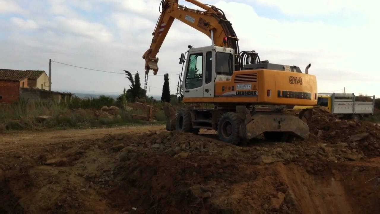 Liebherr 914 colocando segundo tubo