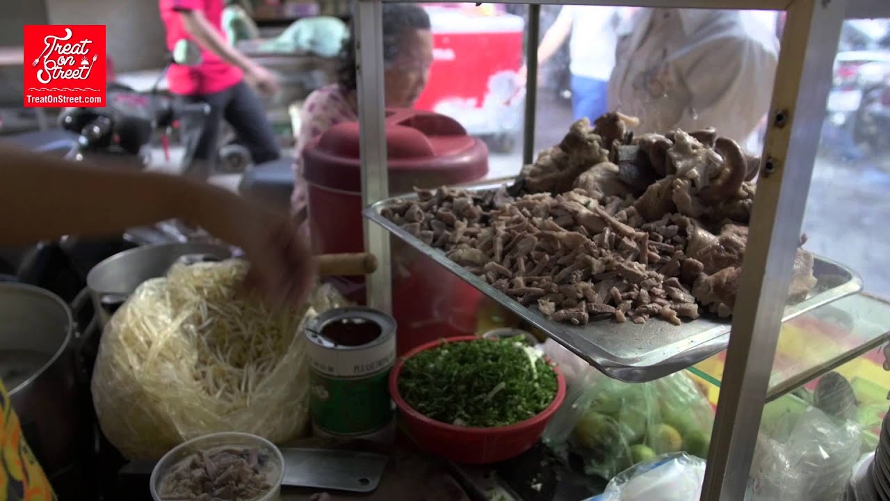 Rice Porridge with Pork | Cambodia Street Food | Borbor Kreung - O'rrusei Russian Market Phnom Penh