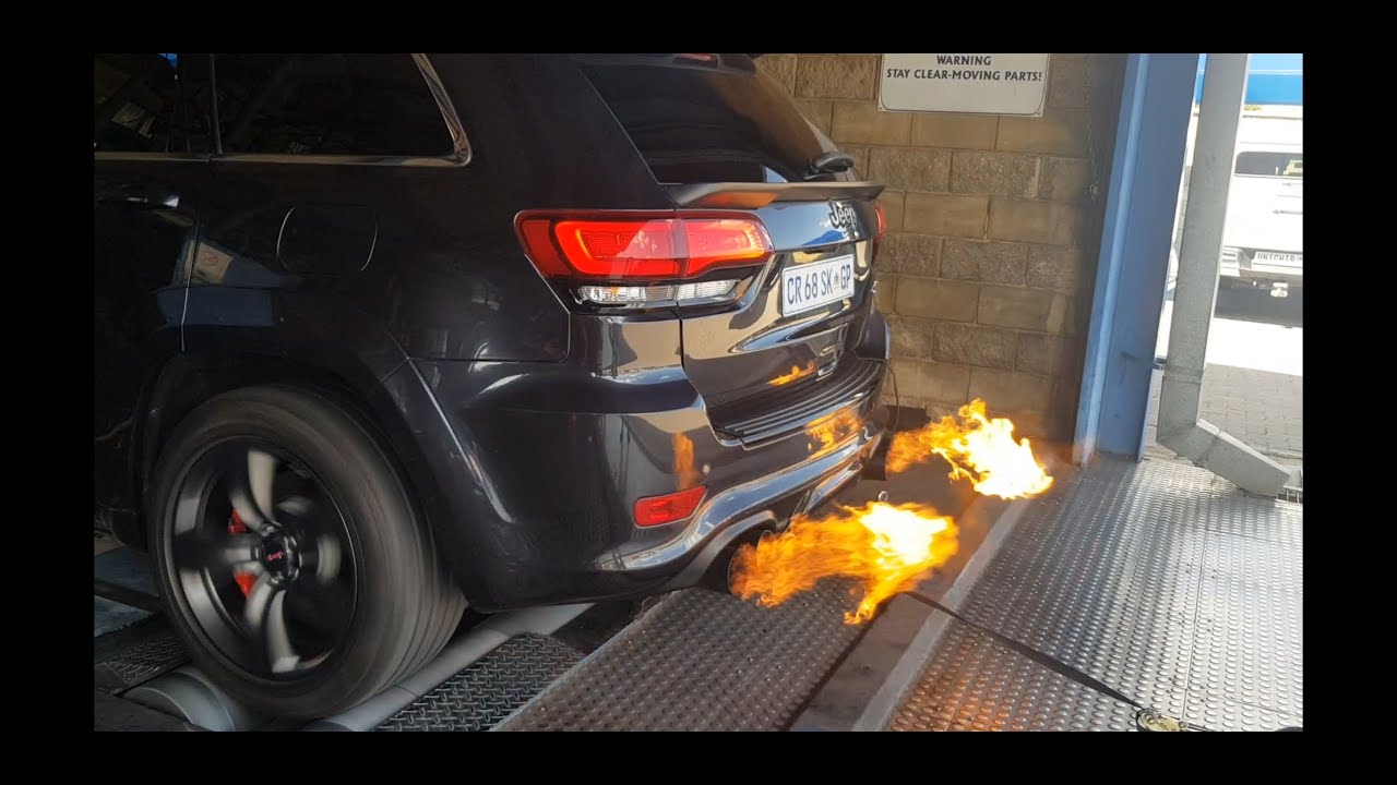 Jeep SRT8 turbo on dyno with flames, pops and crackles !!