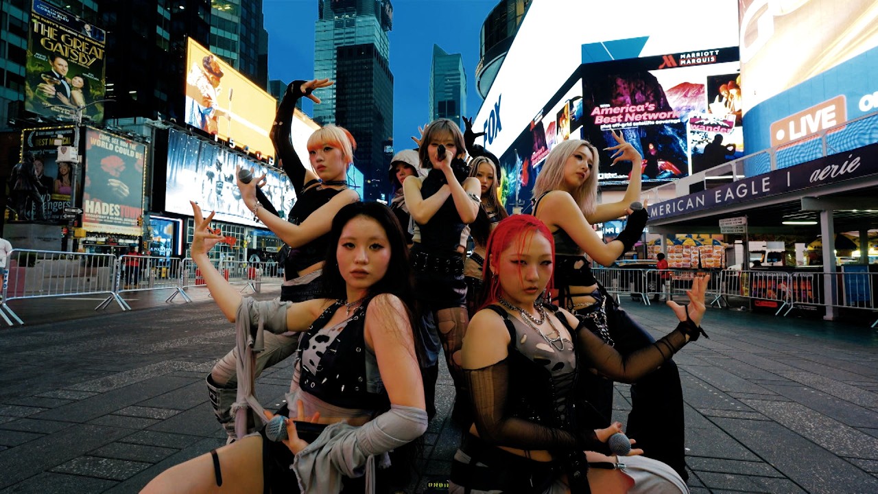 HANA / ROSE - Występ na Times Square -