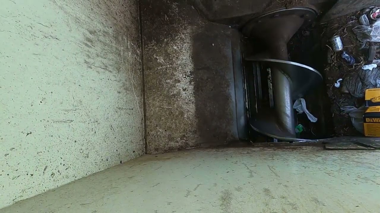 [WATCH] Trashcan FULL of Dirt gets SWALLOWED by the auger!