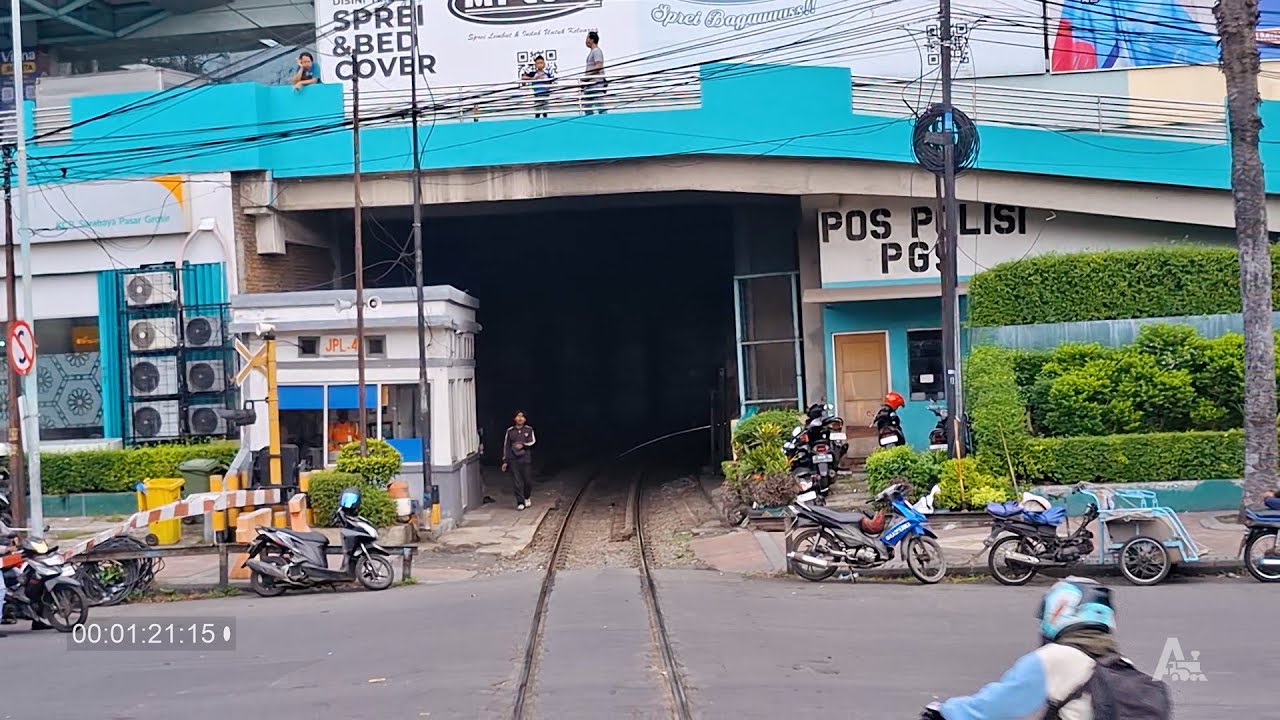 MELEWATI TEROWONGAN DI BAWAH MALL | Backride Kereta Api | Sb. Pasarturi - Sb. Gubeng | CL Jenggala