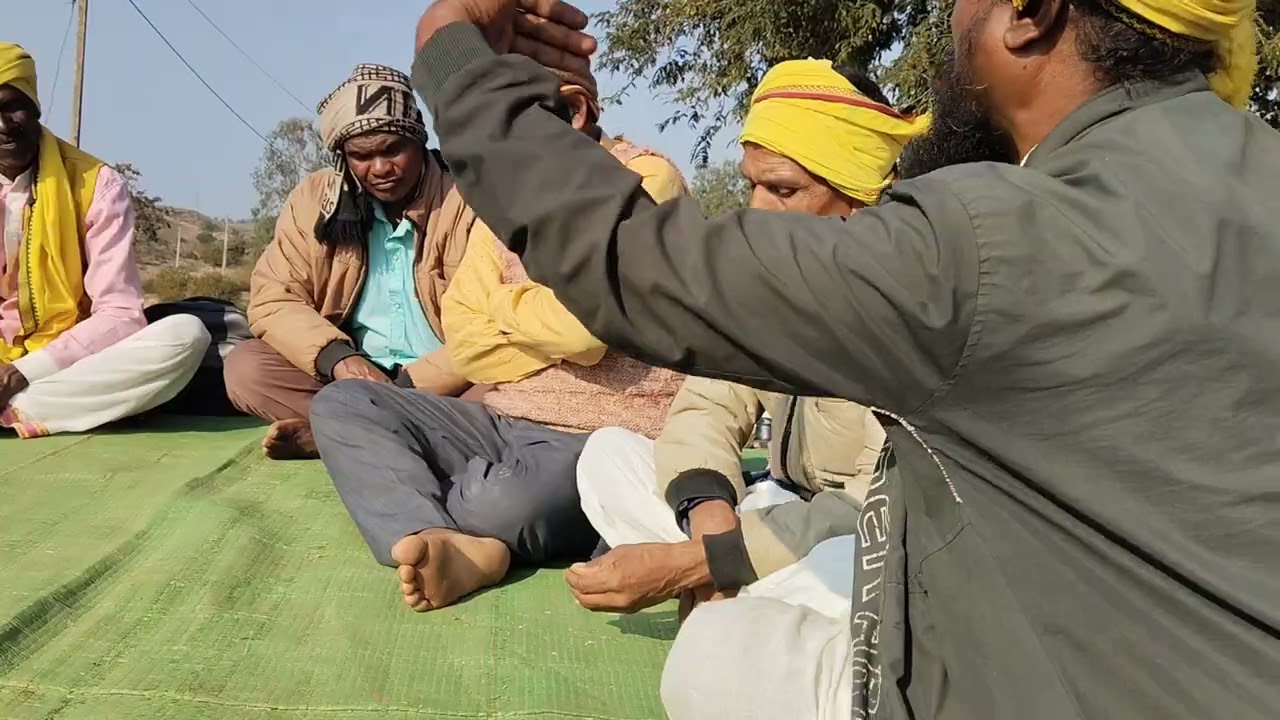 आदिवासी का मतलब खुद निर्णय करता है😂😂