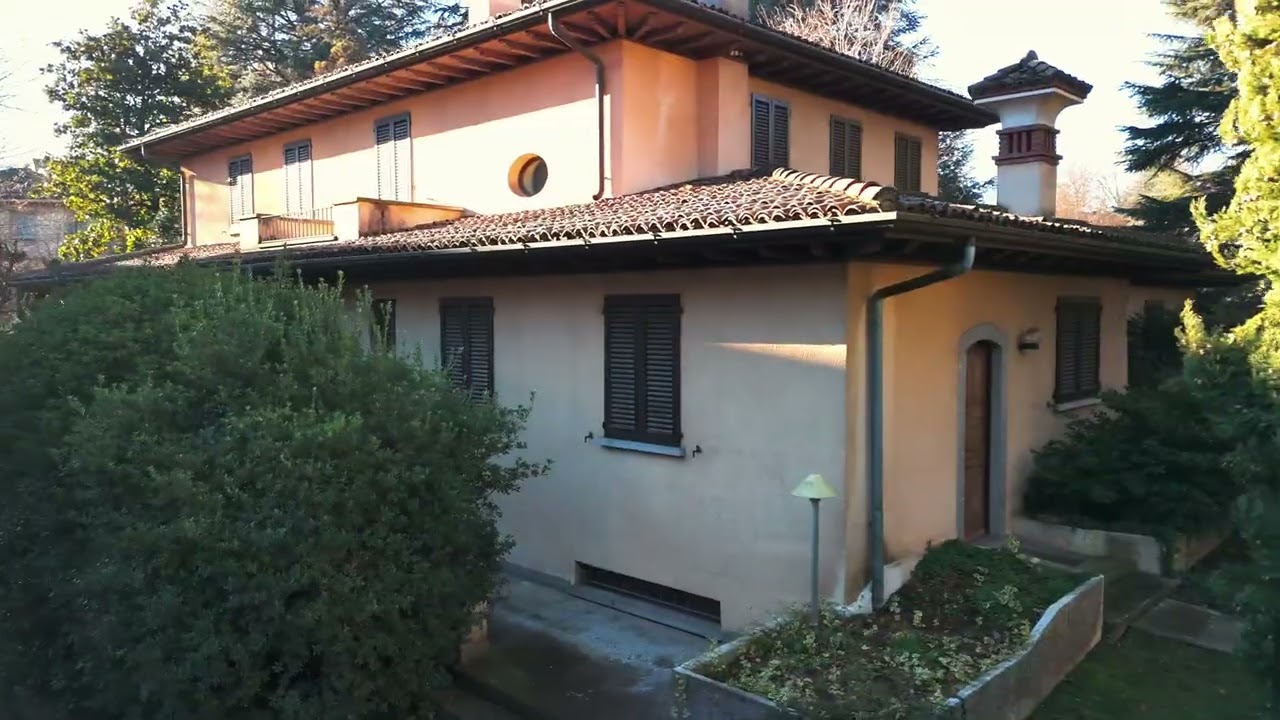 Varese — Elegante Villa in centro con Parco Privato