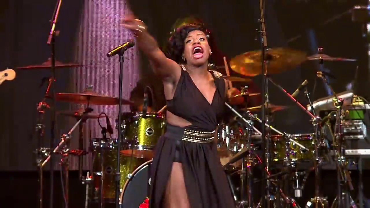 Fantasia Performs 