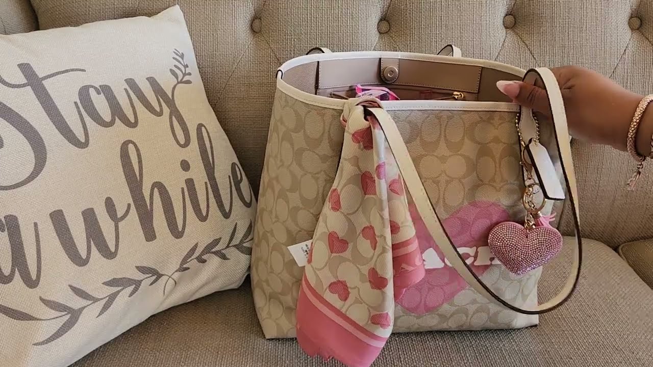 Whats in my bag. Coach Coty Tote Heart Collection 🩷🩷🩷