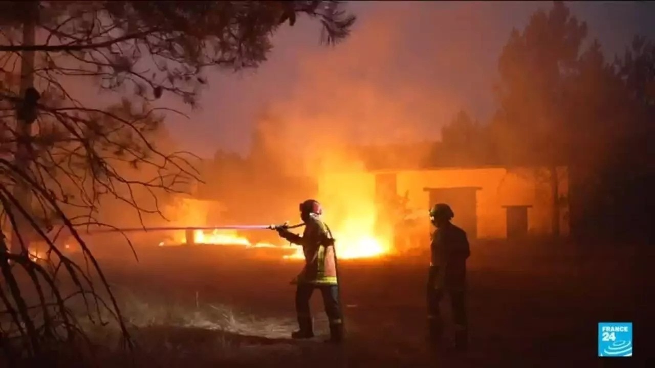 French firefighters work tirelessly to stop blaze from spreading &bull; FRANCE 24 English
