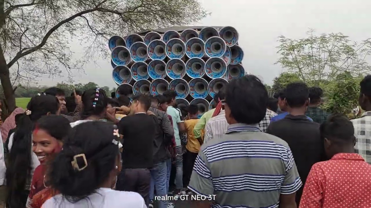 R N R সাউন্ড পুরুলিয়া গান বাজিয়ে বিশাল জনসভা নিয়ে রোড শো করছে ভিডিও টা দেখো 