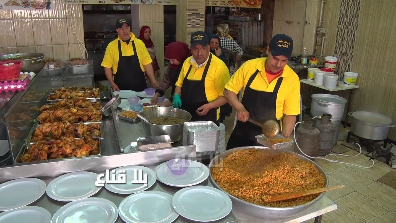 أشهر وأكبر مائدة افطار بتونس تجمع آلاف التونسيين بالأجانب وعابري السبيل قبل الافطار في الكبارية