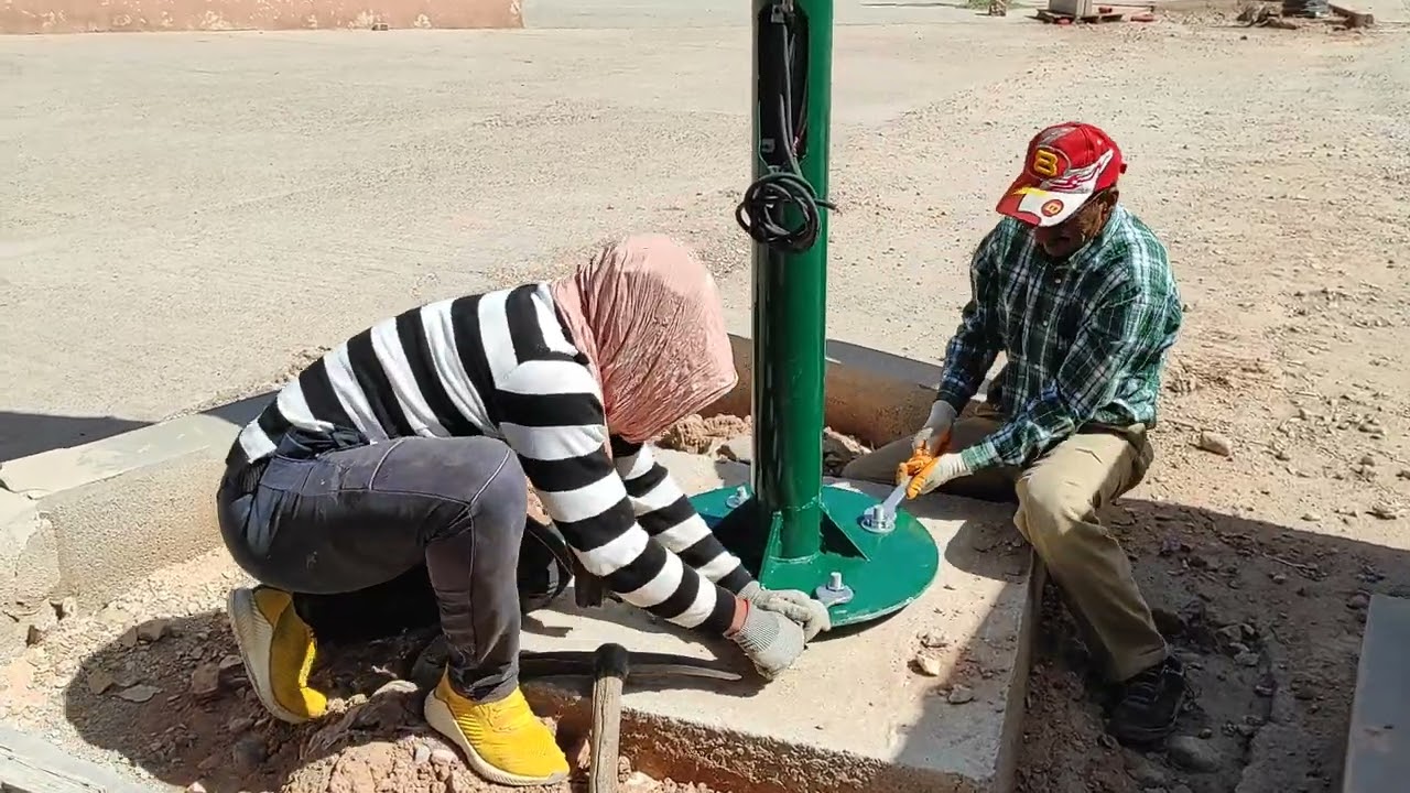 عملية تركيب العمدة الكهربائية الجديدة بشوارع الرشيدية تصل مراحلها النهائية