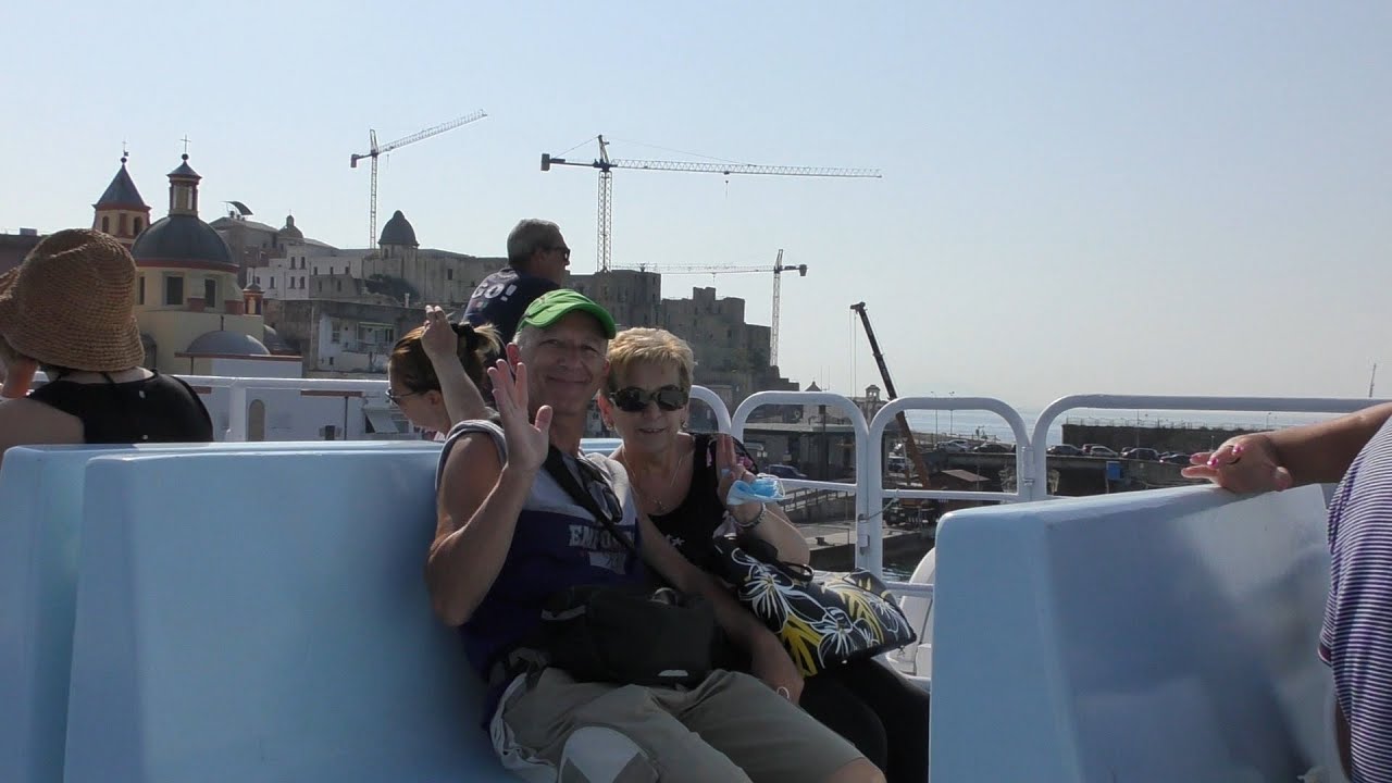 Traghetto da Pozzuoli all'arrivo ad Ischia 19-09-2020