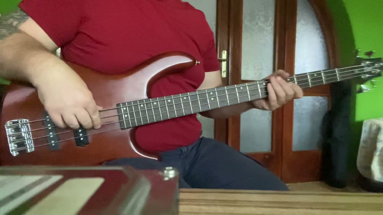 Basszusgit&aacute;r jobb k&eacute;z penget&eacute;s