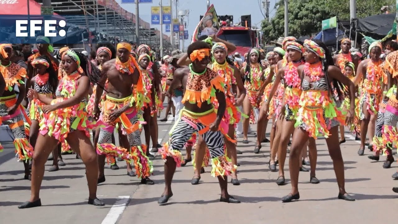 La Batalla de Flores, un multitudinario desfile de música y color, abre el Carnaval de Barranquilla
