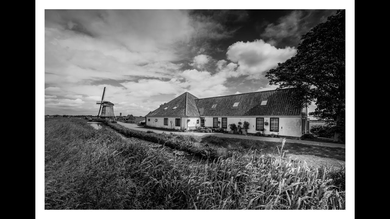 Noord Hollandpad in zwartwit