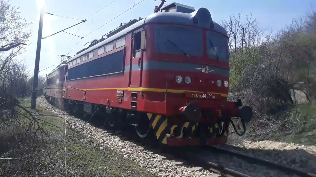 МБВ 462 с локомотиви 44 125 и 45 159 през кв. Средна кула до Русе