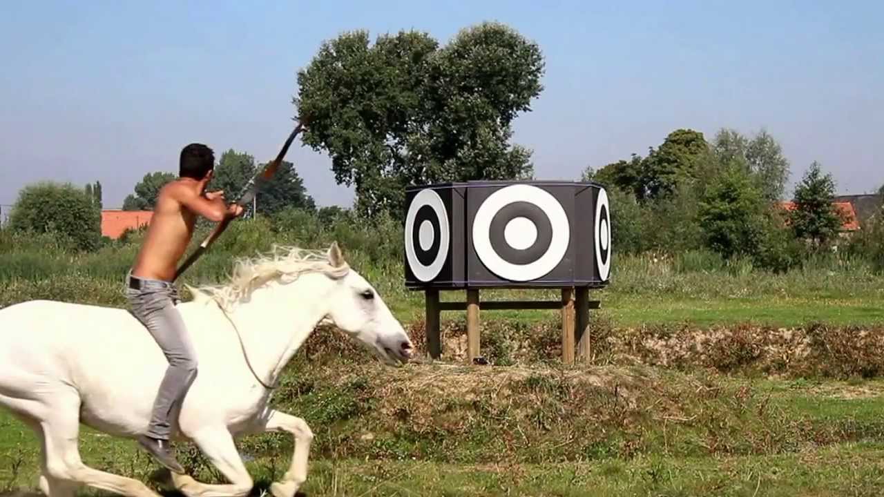 Tir &agrave; l'arc &agrave; Cheval en Libert&eacute; (horseback Archery )Archerie mont&eacute;e