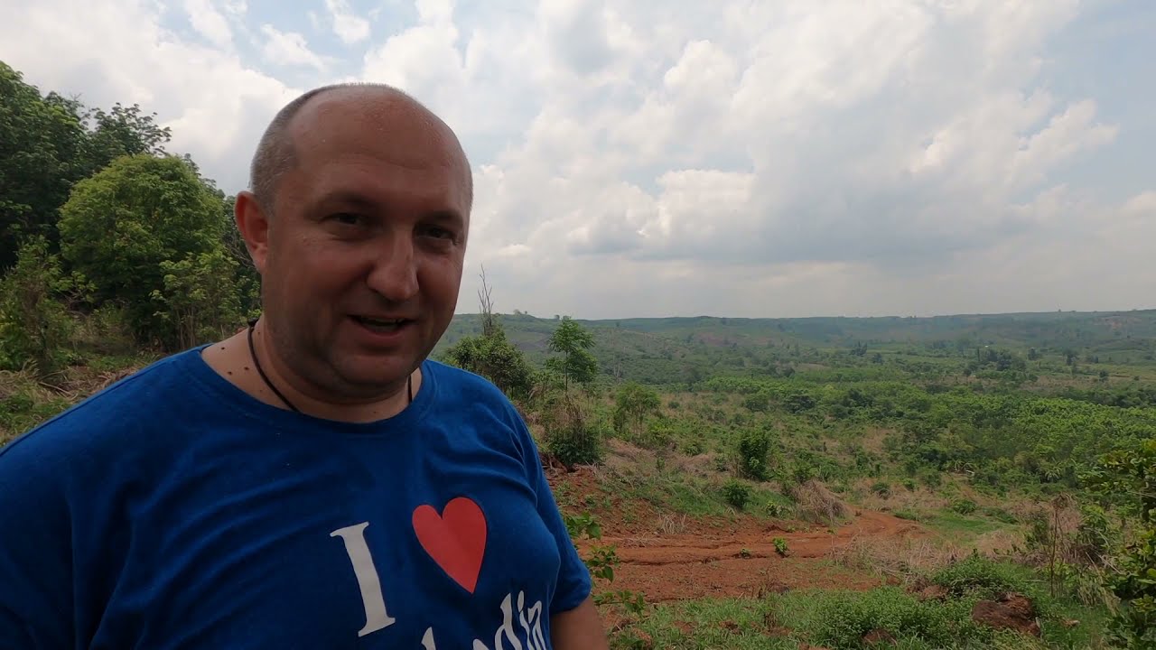 Nowa plantacja awokado 2021 prowincja Ratanakiri, Kambodża.