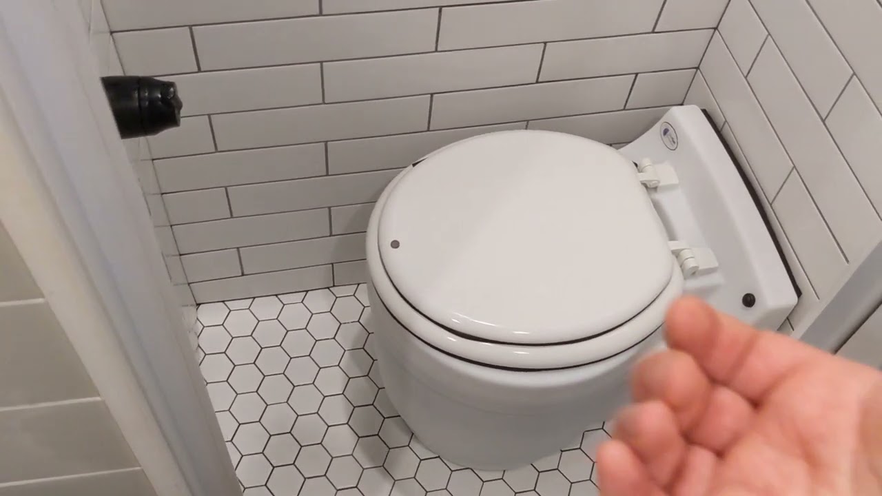 Система промывки Laveo Dry Flush в переоборудованном фургоне. Честный отзыв.