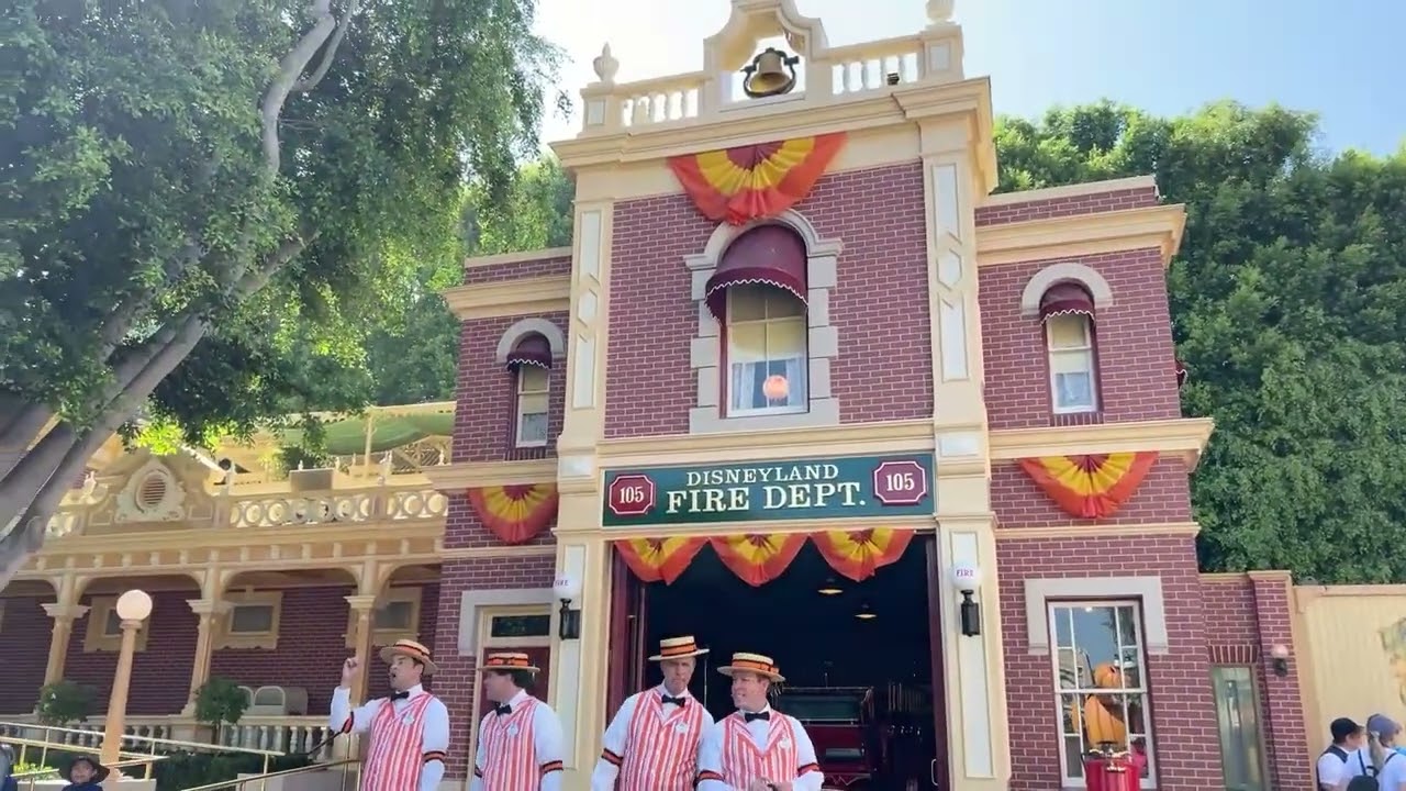 🎃✨ The Dapper Dans Sing Halloween Songs at Disneyland! 👻🎶
