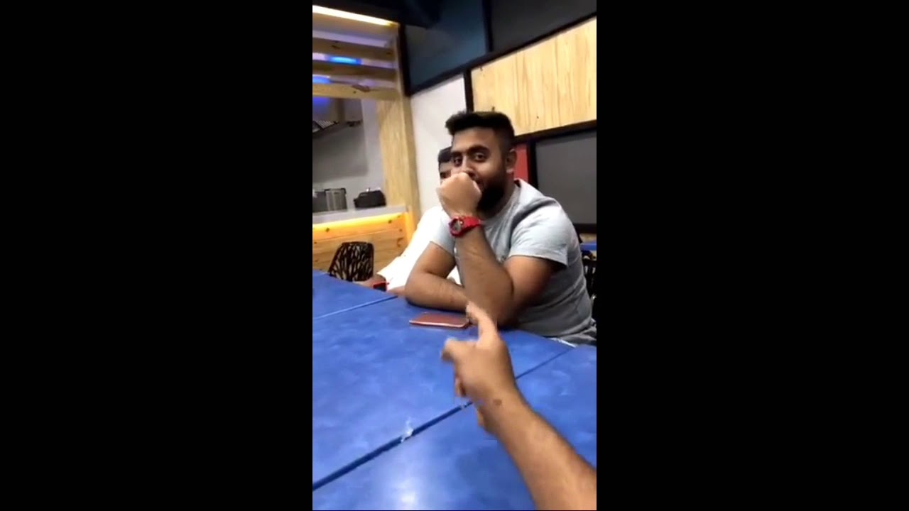 فهد العرادي سناب (106) الهندي يسال الخال وين سيارتك.😂😂😂