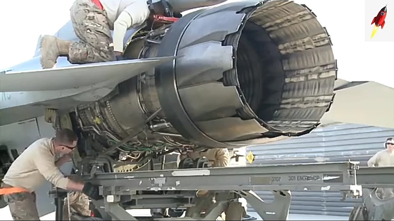 Dismantling U.S fighter jet engine F-16 to repair....