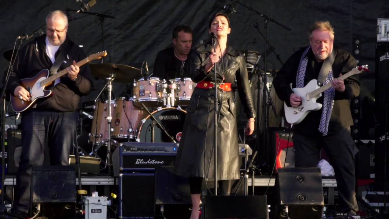 Kareen Anton et Les Rapetous au Festival Jazz musette des Puces 