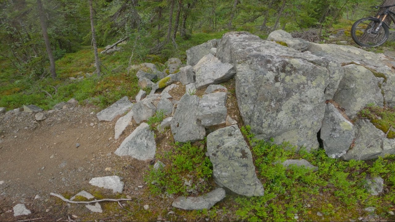 These rocks are out for your tyres (Lofsdalen bikepark part 1 of 2)